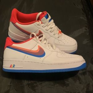 Big kids Nike Air Force 1 LV8